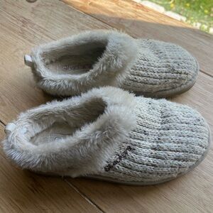 Skechers Slippers | Women’s | Size 6 | Beige